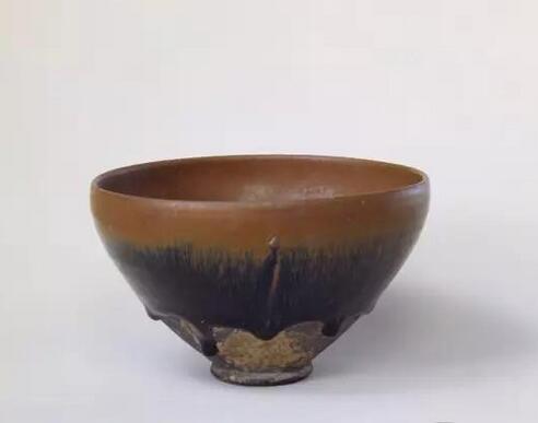 宋朝的茶具文化：黑釉茶盏的釉色与斗茶